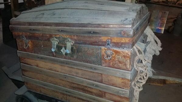 RealAntiqueWood's tweet photo. Stop in our #antiqueshop for many #unique #barnfinds
#treasurechests http://t.co/0PiB2GQf4h