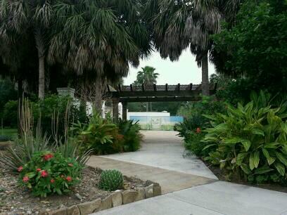 llanogrande's tweet photo. Working with teachers and staff of Ignite Public Schools Raymondville at beautiful Hilltop Gardens http://t.co/d3thZRzoOR