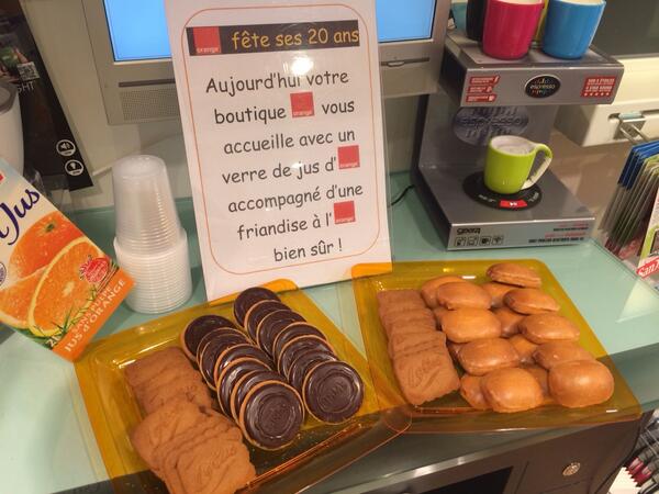 KrikriDel's tweet photo. “Aujourd'hui samedi accueil orangé pour nos clients #Orange de la #boutique de Saint Martin les Boulogne! http://t.co/mWQ3ykgU9X”merci😄😄😄😄😄😄