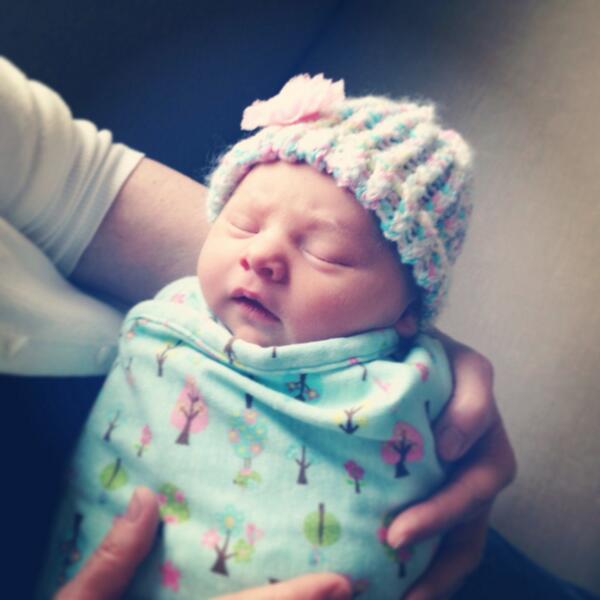 aprilmayoliviaj's tweet image. my little button💋💕 #FirstNiece #YoureSoCuteImmaDie #OneDayOld