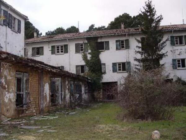 LugaresConMagia's tweet photo. Sanatorio de Agramonte (Zaragoza). http://t.co/UuIfSr38m1
