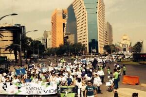 FapermexAC's tweet photo. "Pasos X La Vida", marchan en contra del aborto por avenida Juárez con dirección a (ALDF) http://t.co/qi3gdYhVGe