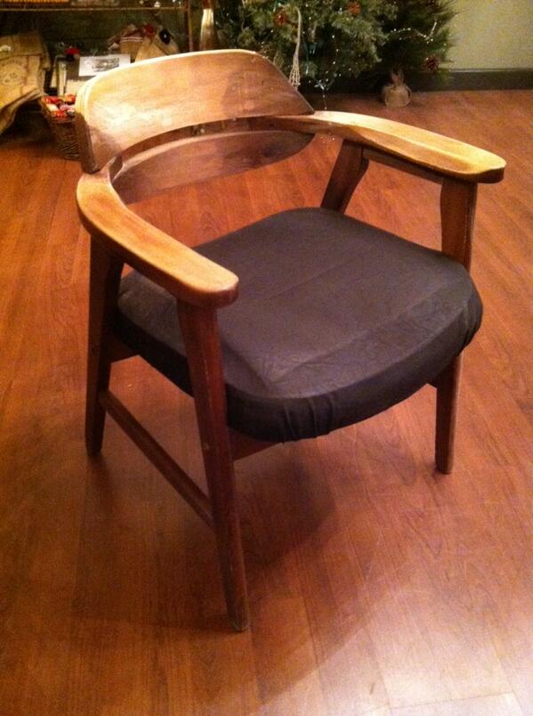 burlapblossoms's tweet photo. Our latest project! We're loving this #MadMen esque chair!! @MadMen_AMC #midcenturymodern http://t.co/bKEWDAwtmk