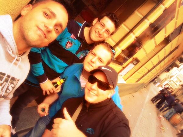 davidmusiquero's tweet photo. Con los 4 fantásticos empezando la conce de peñafieñ!!!! Con @JorgeSimito @XumyX @Albertoelmusico http://t.co/sHXppP96uF