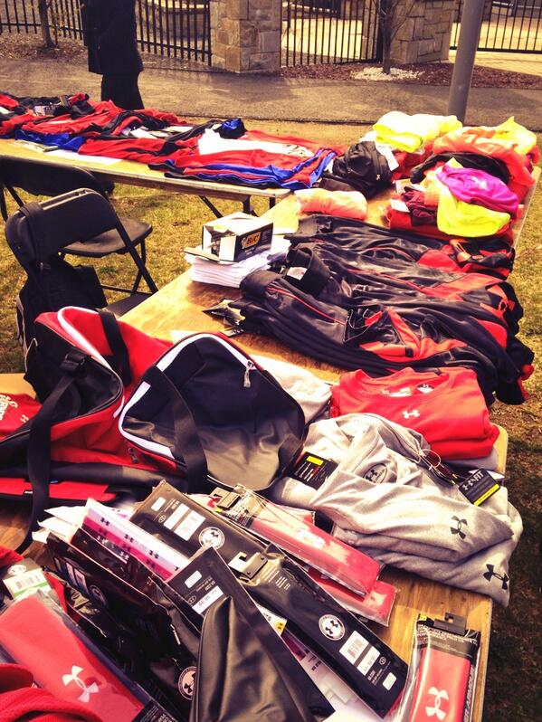 StJohnsRedStorm's tweet photo. There's @UnderArmour gear to be had at the Health & Wellness Fair going on now! #ComeThru #BelsonStadium @StJohnsU http://t.co/BYn0lifnSO