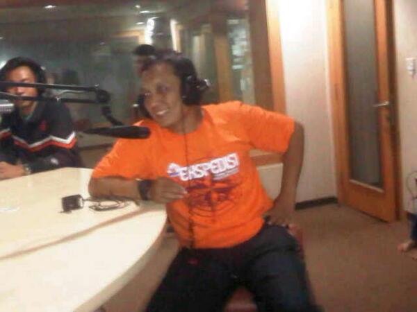 junior_heru's tweet photo. Hahaha badan melar bgt mbah @Jakventure @JakOnline @JFCRRI105FM @Pro2Jak http://t.co/LQWK5LRk0V
