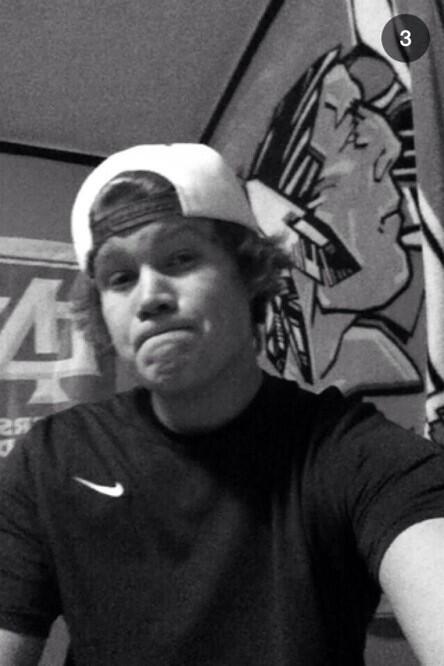HOLSelfies's tweet photo. Chandler burnside barnesville http://t.co/QAlsLHrw3n
