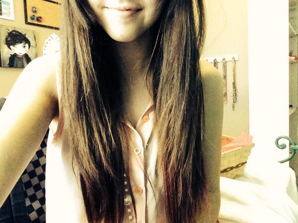 Feeling_Hungry_'s tweet image. #picslip #darkhair #redtips #newphone #bettercamera #filter