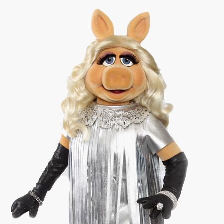SmashG_23's tweet photo. “@WhatTheFFacts: Miss Piggy's full name is Pigathius Lee. http://t.co/vDABCuFvkN” @Meglee_7 long lost sister? #twins