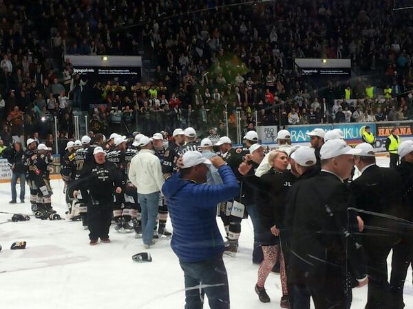 Suomen mestarit! #VALKEAKEVÄT #KÄRPÄT