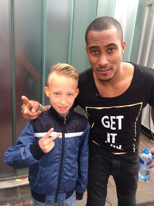 Molbs's tweet photo. @Emilio_nr14 met @SunneryJames op @Dancetour Dordrecht. http://t.co/neNmMrS2TU