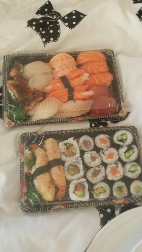 MathewWard_1986's tweet photo. Wait, stop! Sushi time.......cant touch this http://t.co/NNNCegnlVA