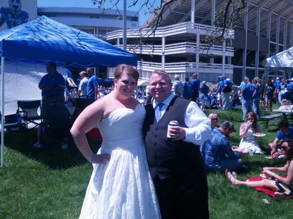 chrisapple33's tweet photo. BBN! @ClayTravisBGID RT @RoushKSR: This couple got married today http://t.co/FEXo8hVCFe