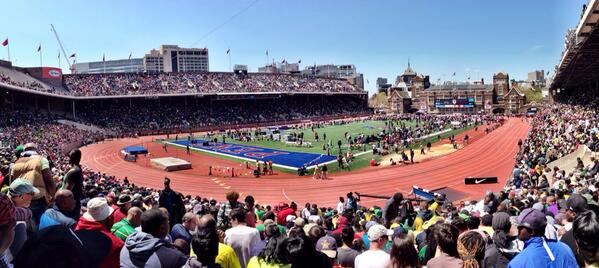 runner310's tweet image. Full house, beautiful day at Franklin Field #USAvstheWorld #PennRelays
