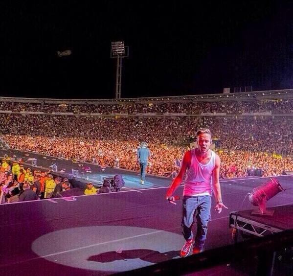 strangersjonas's tweet photo. “LIAM FUCKING PAYNE SHOULD SEND THIS PICTURE TO EVERYONE WHO DIDNT COME TO HIS SIXTEENTH BIRTHDAYPARTY" FUCK YES http://t.co/bNKXc2AtIC