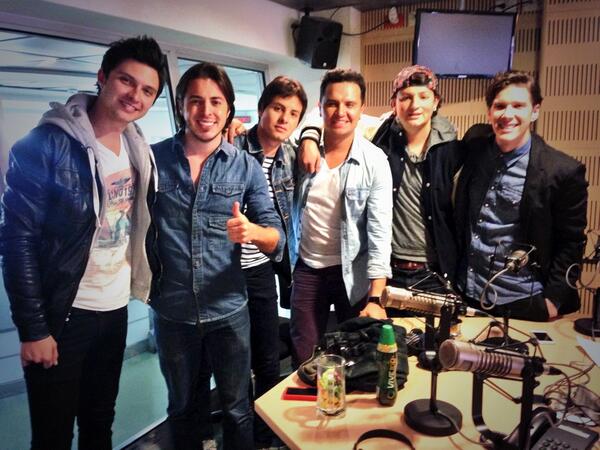 los40colombia's tweet photo. Gracias @piso21music por su visita hoy en #Del40al1 @saenzdiego @ChechoRod http://t.co/9fSn3hFpxg