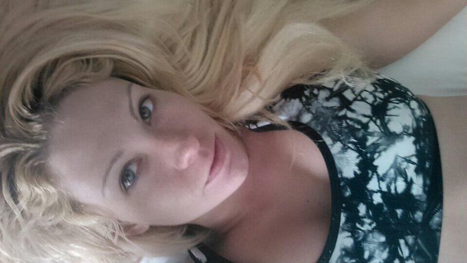 Laying in bed in Cedar Rapids Iowa. #timetohitthegym http://t.co/EUzyudy4UK<a href="/tag/timetohitthegym"class="tags">#timetohitthegym</a>