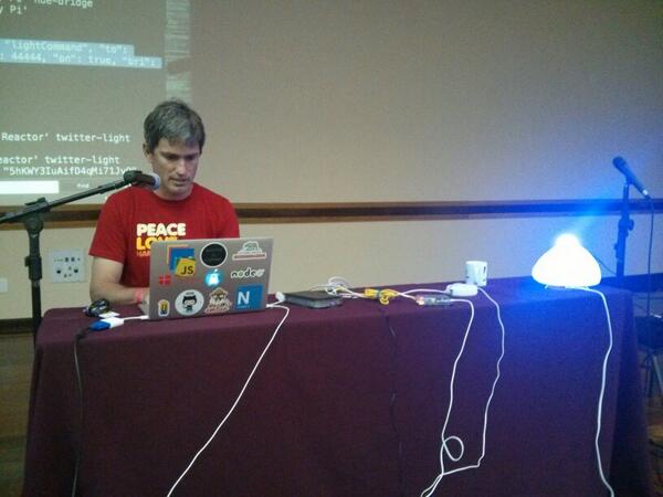 passos's tweet image. @timpark hacking some hardware using JS #jsconfbr