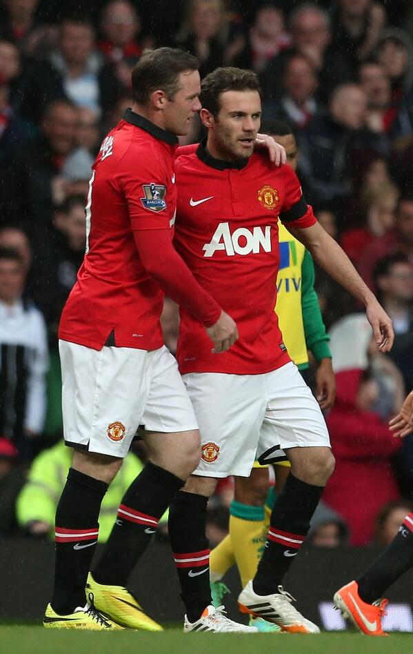 FT: #mufc 4 <a href="/NorwichCityFC/">Norwich City FC</a> 0. Ryan Giggs gets off to a winning start after a double apiece from Rooney and Mata.