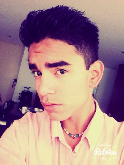 nestordietz's tweet image. hair cutting :( booh ! #swag #OneDirectionEnPeru