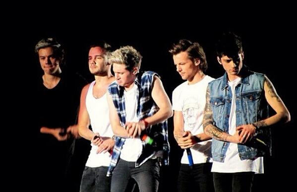 One Direction tweet media