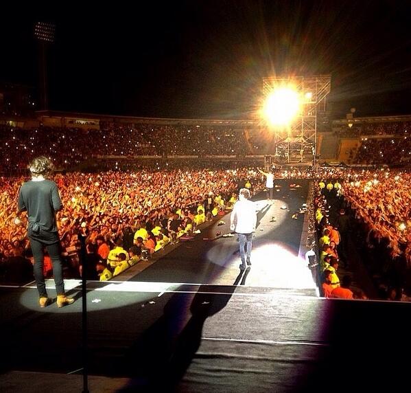 One Direction tweet media