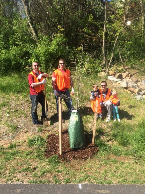 Tree Planting Fredericksburg w/Tim Brennan <a href="/BarsantiJared/">Jared Barsanti</a> and little helpers Target Week of Giving #R400community