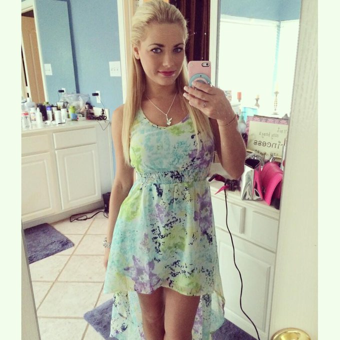 Lazy day #ootd #blondie #springtime 😘🌸🌺🌻 http://t.co/OHgUDHsZRp<a href="/tag/ootd"class="tags">#ootd</a><a href="/tag/blondie"class="tags">#blondie</a><a href="/tag/springtime"class="tags">#springtime</a>