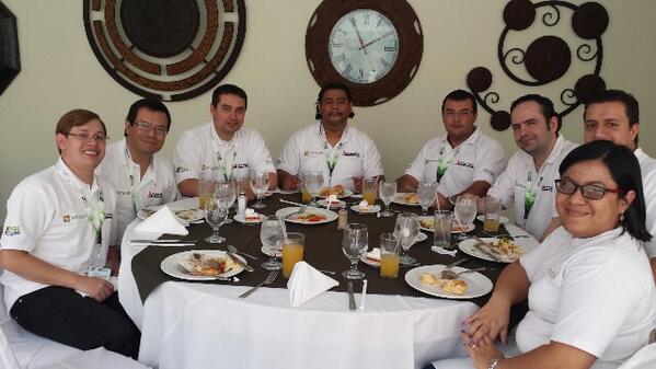 passlatam's tweet photo. Enjoy it friends! "@KarlaKay22: Some of the @PASSLATAM super heroes enjoying lunch. #sqlsatCostaRica http://t.co/BHiLzFD5vH"