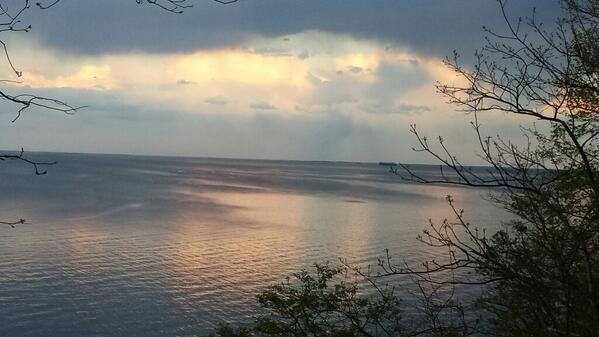 PuckBuddys's tweet photo. The golden hour on the Chesapeake Bay. http://t.co/m4TGQgE2ZQ