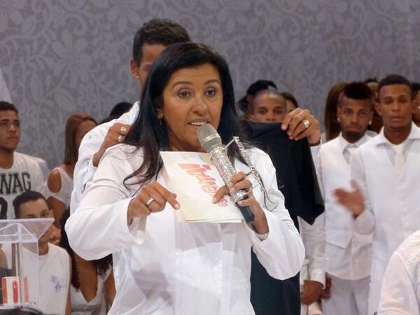 Eduivers's tweet photo. "@rede_globo: #Esquenta grava especial para exibir amanhã em homenagem a DG. http://t.co/J1EqrHDWU2 http://t.co/wJt7BRcxra" #Avidaesagrada