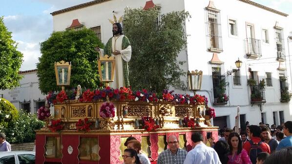 AMUUtrera's tweet photo. Hoy por Santa María @Humildad_Utrera http://t.co/8gCzyadIt4