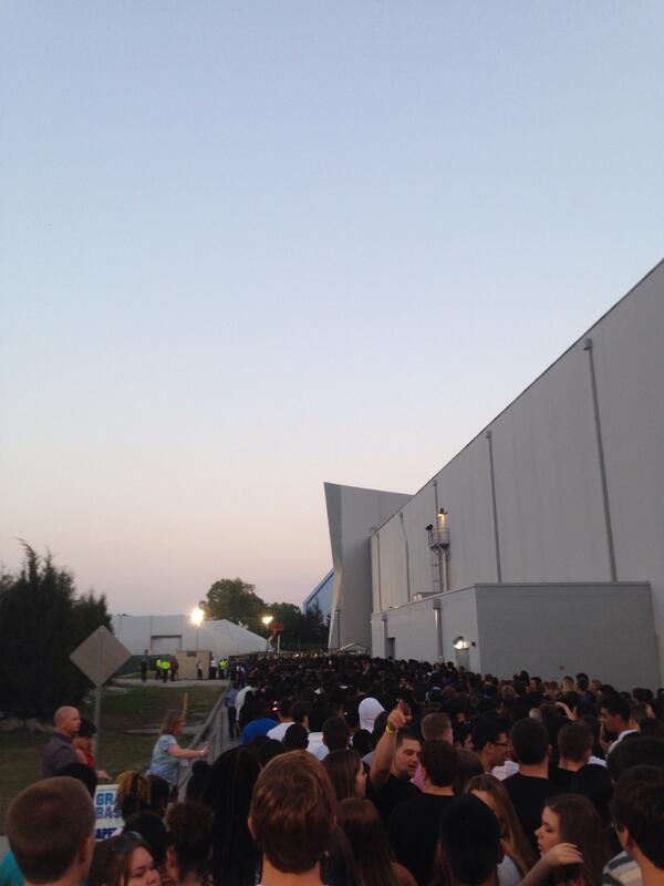 zachfoltz12's tweet image. So ridiculous #GradBash14