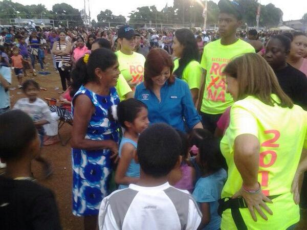 MaquinariaRXM's tweet photo. #Vota5 @RoxanaMendez14 alcaldesa pidio el @hdjosemunoz frente a miles de simpatizantes @cademocratico http://t.co/RERWmJVwsE