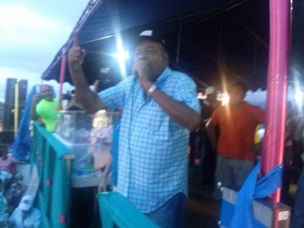 MaquinariaRXM's tweet photo. #Vota5 @RoxanaMendez14 alcaldesa pidio el @hdjosemunoz frente a miles de simpatizantes @cademocratico http://t.co/RERWmJVwsE