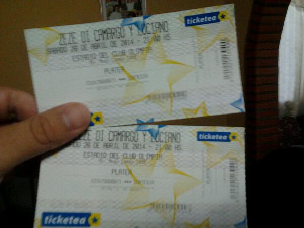 giimenez96's tweet photo. Camino al concierto #ZezeDiCamargoyLuciano http://t.co/GFA4Xg6Yem