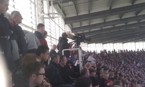 BCDavies92's tweet image. @SkySports any chance of giving your camera men some decent equipment rather than cardboard boxes #GreatTechnology