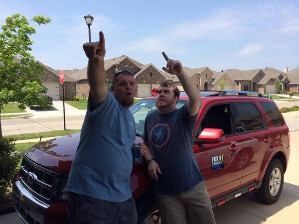Fox4StormForce's tweet photo. @RockwallWX Kevin Saunders and @SvrWxChaser Bart Comstock on the hunt. lol #txwx @Fox4Weather @FOX4 http://t.co/s1ZUBKWCD3
