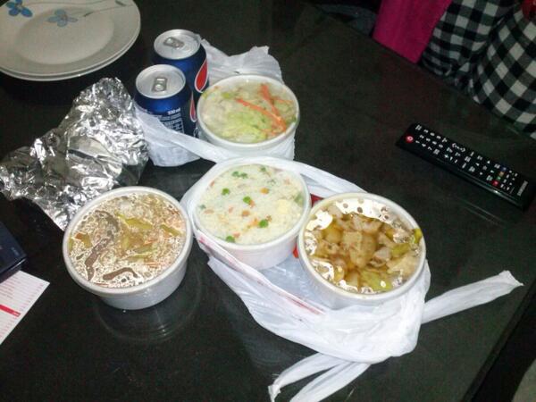AlexisCosta15's tweet photo. Cena con mi her @desi_costa :) http://t.co/1AlCzIxAeQ