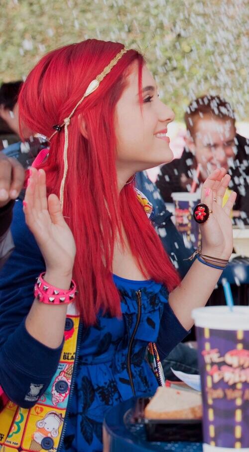 spideysgrande's tweet image. she's perf #ProblemTomorrowAtMidnight