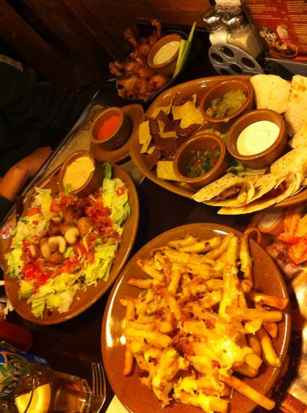 Mariaaaaa_a's tweet photo. Soparet en el fosters amb @Josep_Duart #T'estime http://t.co/AK7Ngl0h1B