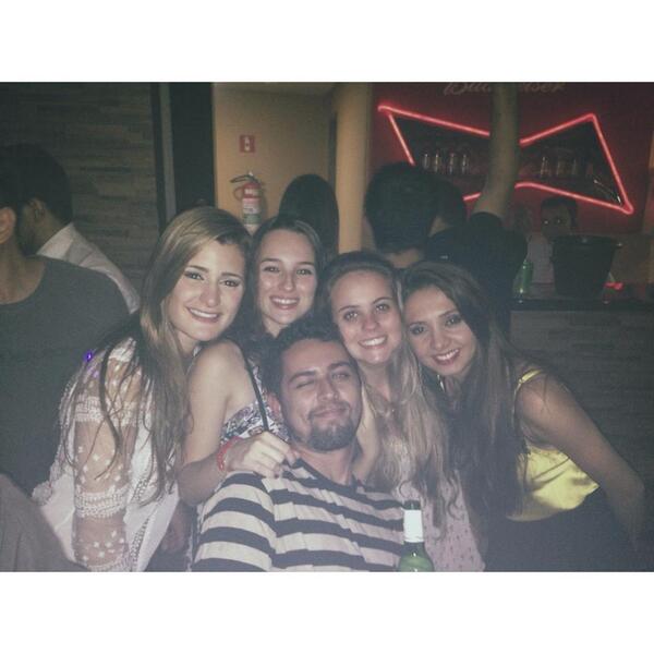 IsabelaRFalcao's tweet photo. única coisa a declarar sobre ontem a noite!! http://t.co/yfslV6Q7AJ