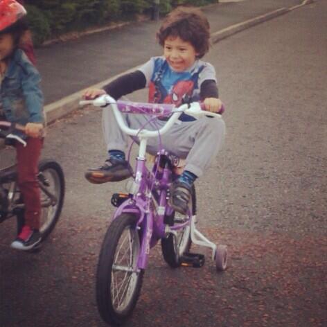 MelHil999's tweet photo. “@OliBFresh: @HazzadEmbroider @JackiBFresh @MelHil999 http://t.co/avQDXdCUgm” love my boy x