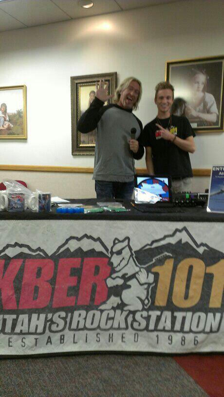 dfb311's tweet image. KBER in the house ! #StevensHenager #springintocollege #kber