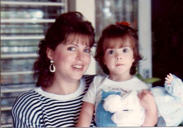 VArosemena's tweet photo. Inteligente, cariñosa, honesta, humana, excelente persona y gran profesional! Esa es mi mamá, @RoxanaMendez14 http://t.co/C3dUWapV7V
