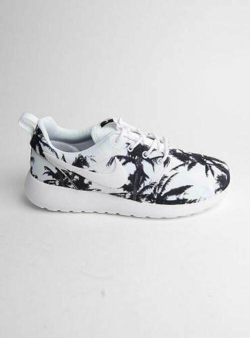 RunningShoePorn's tweet photo. 🌴🌴🌴 http://t.co/JH4oqd7A3J