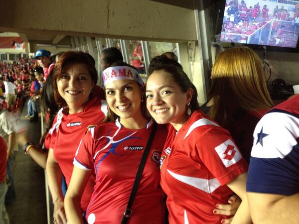 VArosemena's tweet photo. Wonderwoman, chicasuperpoderosa, the iron lady, todas se le quedan cortas! Simplemente la mejor @RoxanaMendez14 mamá! http://t.co/tmWgAOpvoL