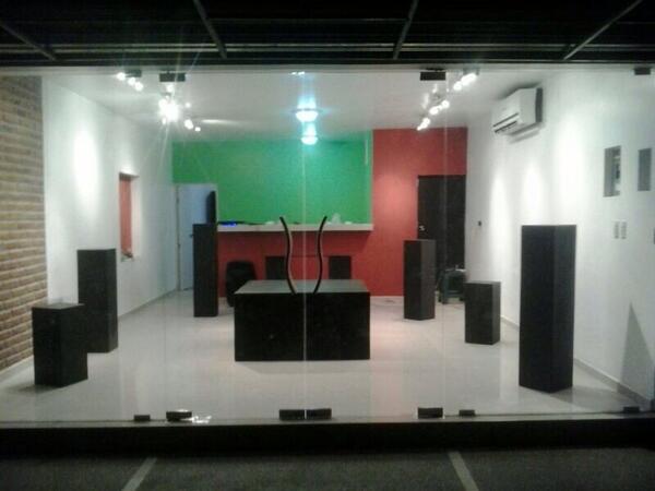 luisangelelfla's tweet photo. Una primicia de las florerías FRANCO'S http://t.co/9MK5BbwnNu