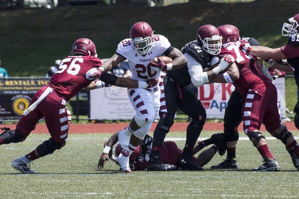 TempleAlumni's tweet photo. Earlier: @Temple_FB Cherry and White action. #TempleAlumniWeekend http://t.co/lK4hM0GYI0