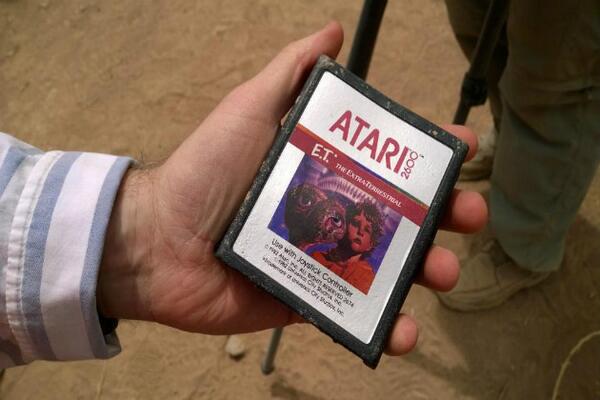 ArcadeSushi's tweet photo. The legends of the @atari #ET games buried in New Mexico are true! #ETDig http://t.co/Yrns30nLIK http://t.co/a1Kf7jHnNV